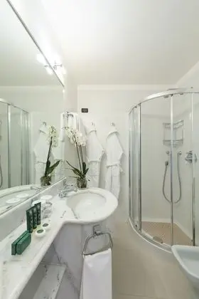 Standard Tek Büyük veya İki Ayrı Yataklı Oda, Şehir Manzaralı