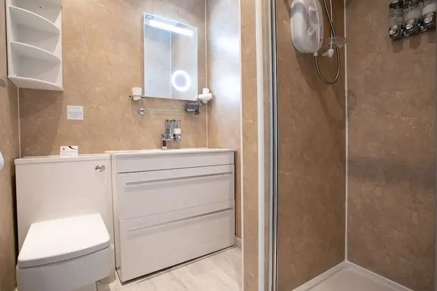 Tek Büyük Yataklı Oda, 1 En Büyük (King) Boy Yatak, Özel Banyo, Zemin Kat