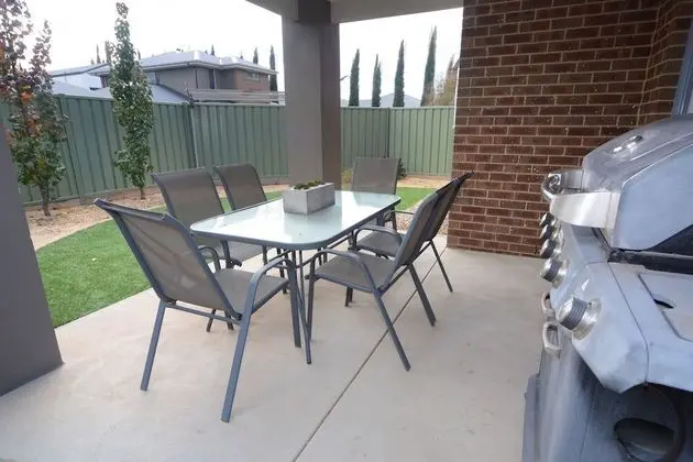 Ev, 3 Yatak Odası (8/3 Shamrock Street, Bendigo)