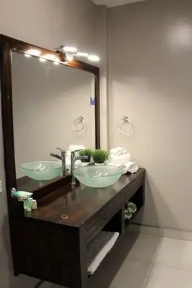 Tek Büyük Yataklı Oda, Havuz Manzaralı