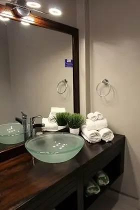 Tek Büyük Yataklı Oda, Havuz Manzaralı
