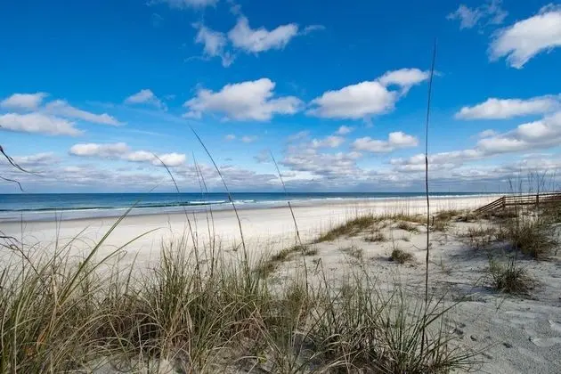 Ev (Barefoot Hideaway Family Beachfront R)