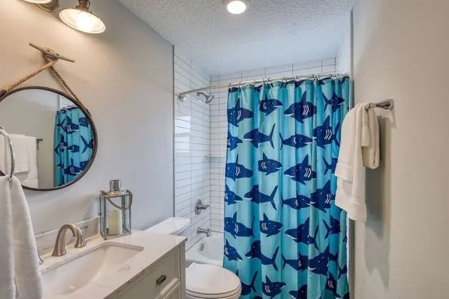 Ev (Barefoot Hideaway Family Beachfront R)