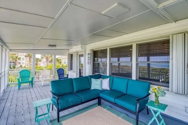 Ev (Barefoot Hideaway Family Beachfront R)