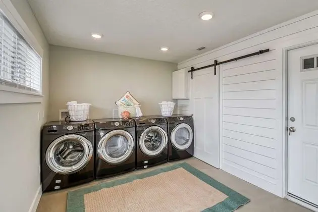 Ev (Barefoot Hideaway Family Beachfront R)