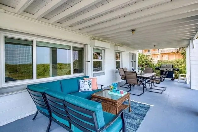 Ev (Barefoot Hideaway Family Beachfront R)