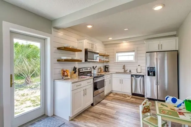 Ev (Barefoot Hideaway Family Beachfront R)