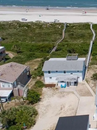 Ev (Barefoot Hideaway Family Beachfront R)