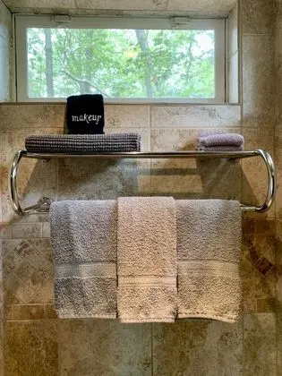 Design Kulübe, 1 Büyük (Queen) Boy Yatak, Buzdolabı ve Mikrodalga