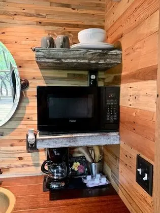 Design Kulübe, 1 Büyük (Queen) Boy Yatak, Buzdolabı ve Mikrodalga, Dağ Yamacı
