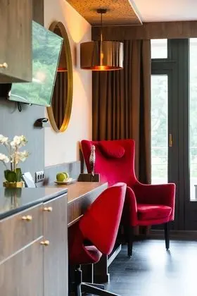 Comfort room with forest view