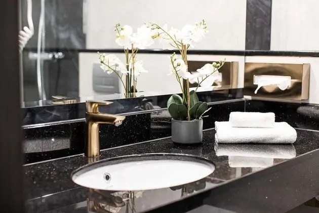 Comfort room with forest view