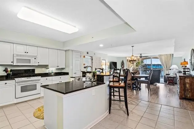 Daire, 2 Yatak Odası, Balkon, Kanal Manzaralı (1-302)
