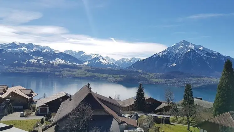 Junior Süit, Balkon