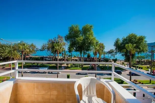 Standart Oda, Kısmı Deniz veya Havuz Manzaralı, Balkonlu veya Fransız Balkonlu