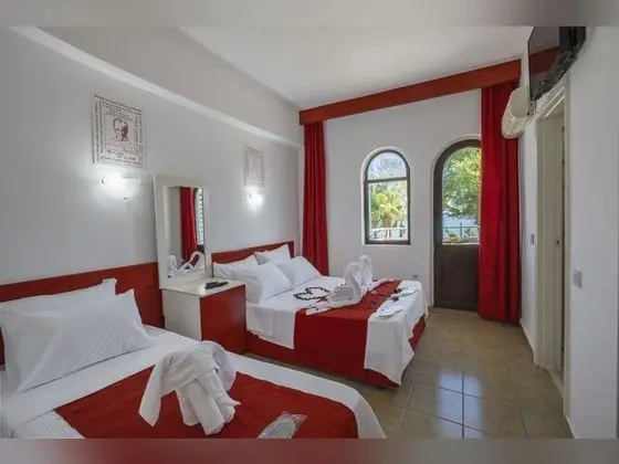 Standart Oda, Kısmı Deniz veya Havuz Manzaralı, Balkonlu veya Fransız Balkonlu