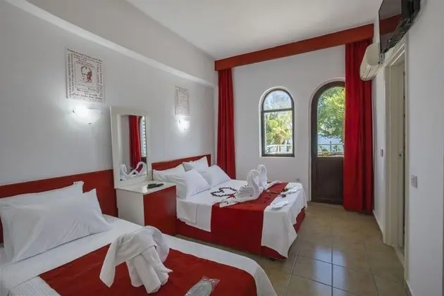 Standart Oda, Kısmı Deniz veya Havuz Manzaralı, Balkonlu veya Fransız Balkonlu