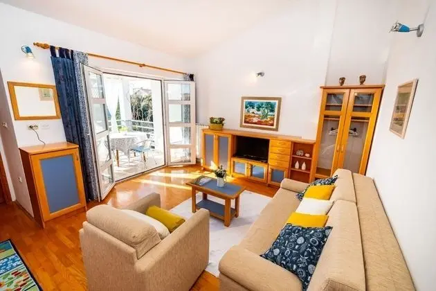 Apart Daire (Bari - 140 m from beach - A3(2+2))