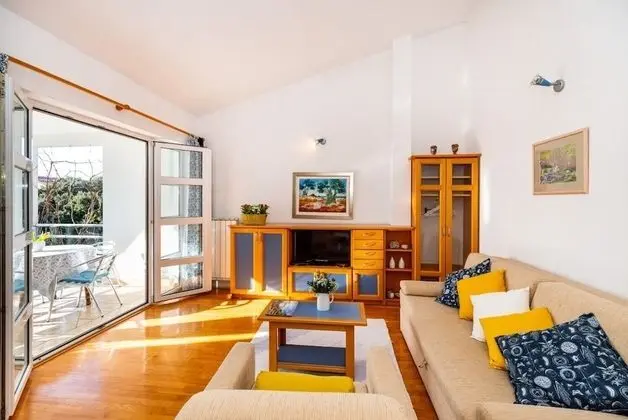 Apart Daire (Bari - 140 m from beach - A3(2+2))