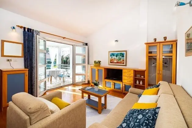 Apart Daire (Bari - 140 m from beach - A3(2+2))