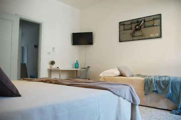 Üç Kişilik Oda, Ortak Banyo (2)