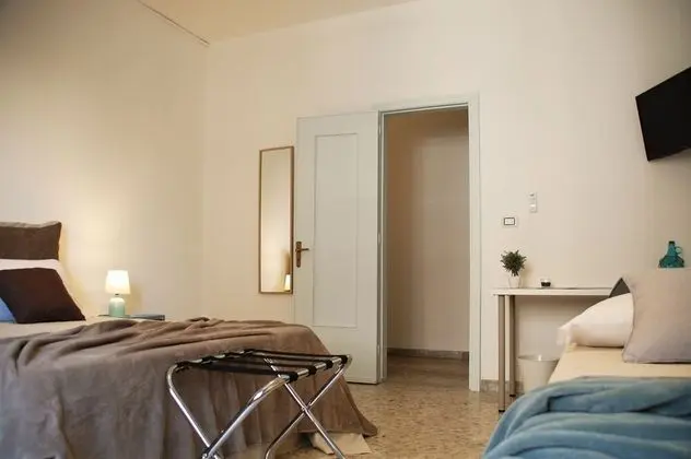 Üç Kişilik Oda, Ortak Banyo (2)