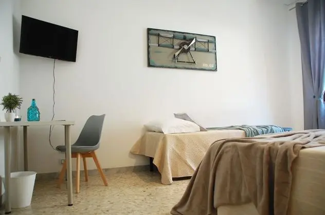 Üç Kişilik Oda, Ortak Banyo (2)