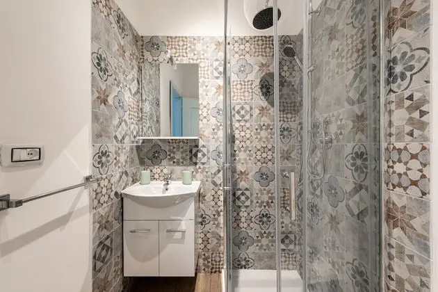 Üç Kişilik Oda, Ortak Banyo (2)