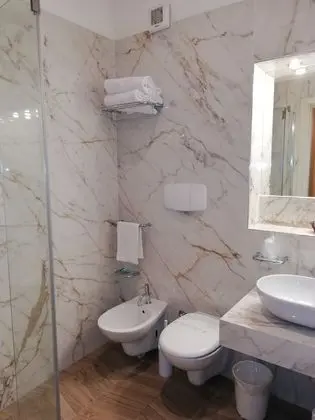 Comfort Tek Büyük veya İki Ayrı Yataklı Oda