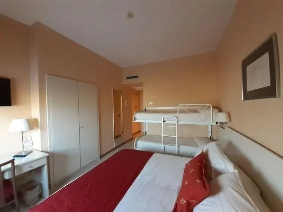 Family Dört Kişilik Oda