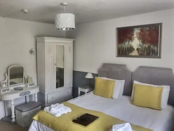 Tek Büyük Yataklı Oda, Özel Banyo, Bahçe Manzaralı (Room 5)