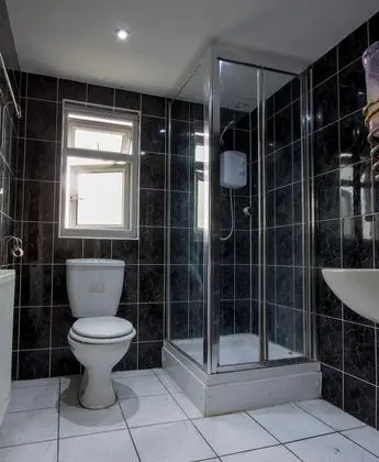 Basic Tek Büyük Yataklı Oda, Ortak Banyo