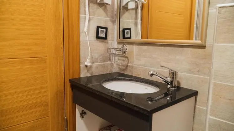 Twin, Sokak Manzaralı