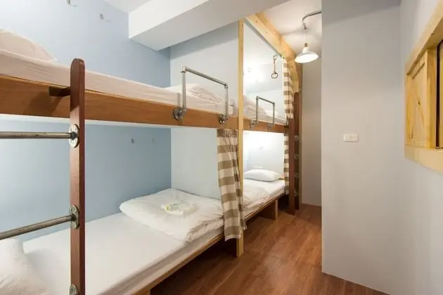 Dorm 4 mixed beds