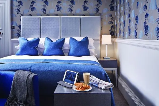 Comfy King Room