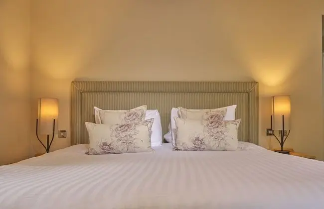 Luxury Tek Büyük Yataklı Oda