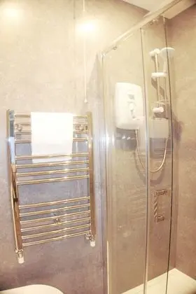 Tek Büyük Yataklı Oda, Banyolu/Duşlu