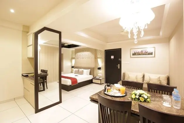 Studio Suite  With Kitchen