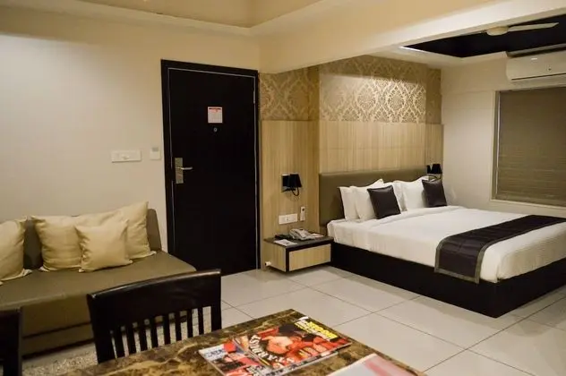 Studio Suite  With Kitchen