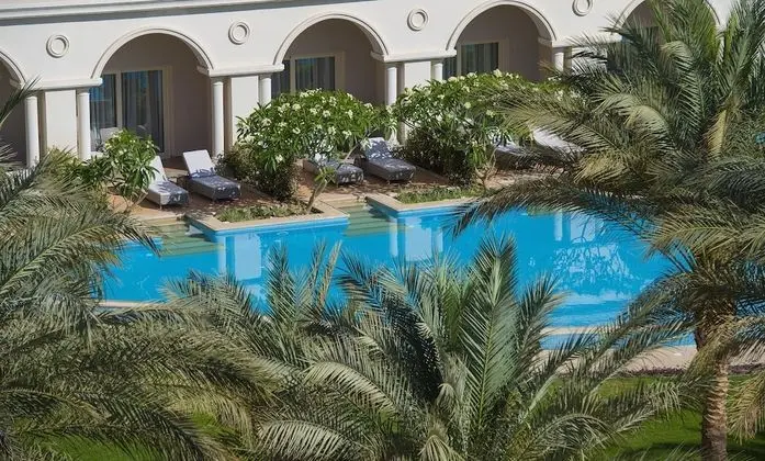 Süit (Swim-up)