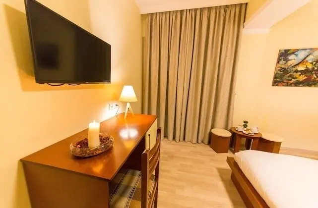 Tek Büyük Yataklı Oda, Balkon