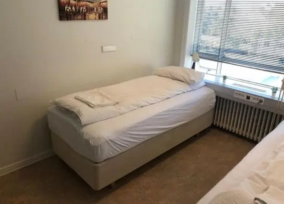 Single Room with Shared Bathroom and Free Parking