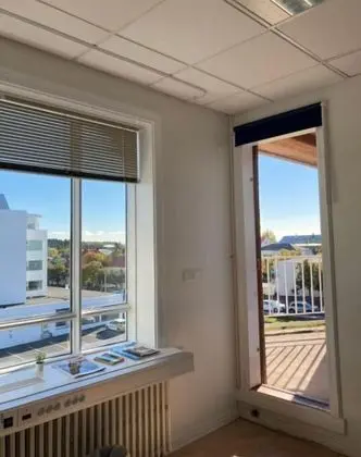 Single Room with Shared Bathroom and Free Parking