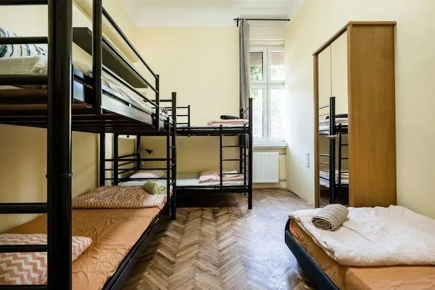 City Oda, Birden Çok Yatak, Ortak Banyo