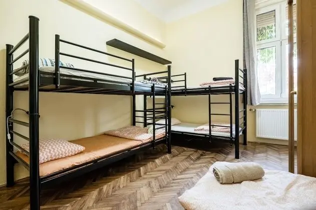 City Oda, Birden Çok Yatak, Ortak Banyo