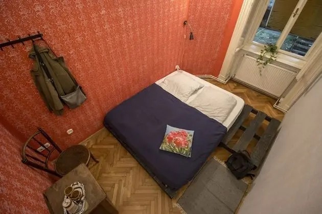 Comfort Tek Büyük Yataklı Oda, Ortak Banyo, Avlu Manzaralı