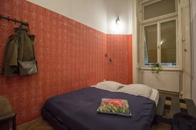 Comfort Tek Büyük Yataklı Oda, Ortak Banyo, Avlu Manzaralı