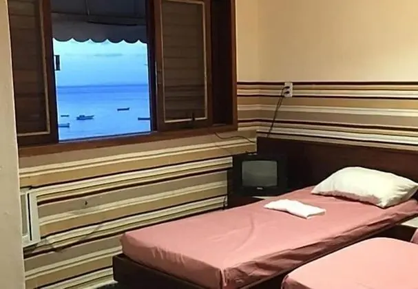 Dört Kişilik Oda, Deniz Manzaralı