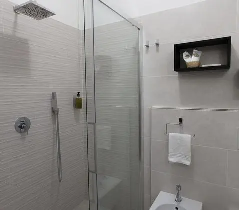 Tek Büyük Yataklı Oda, Balkon