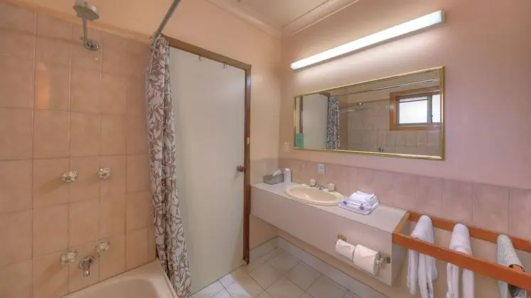 Standard Oda (Shower over Bath)